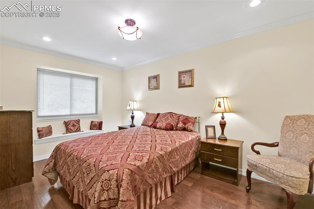 Image 16 of 41: Bedroom