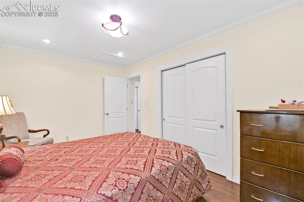 Image 17 of 41: Bedroom