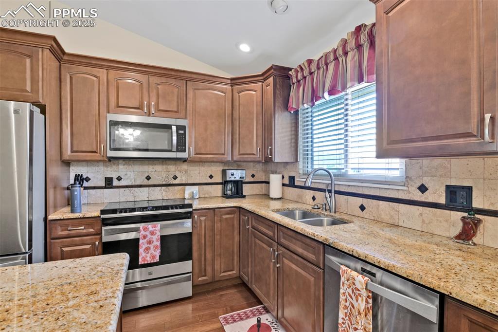 Image 4 of 41: Kitchen