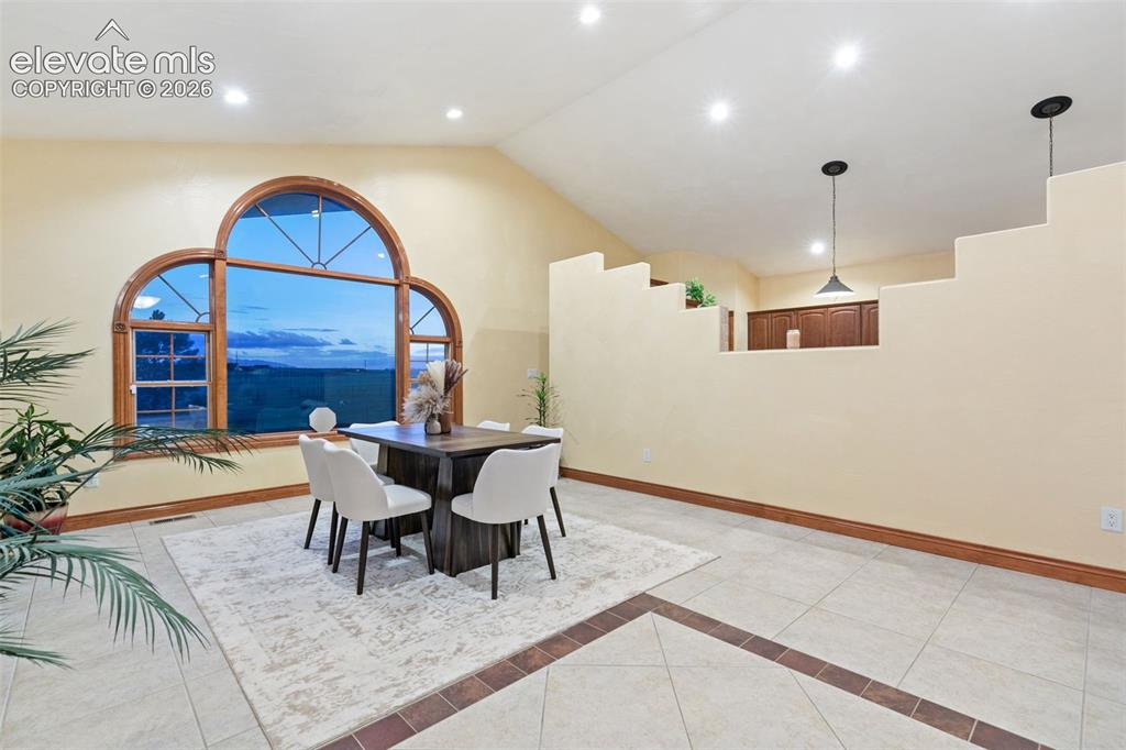 Image 20 of 49: Dining Area