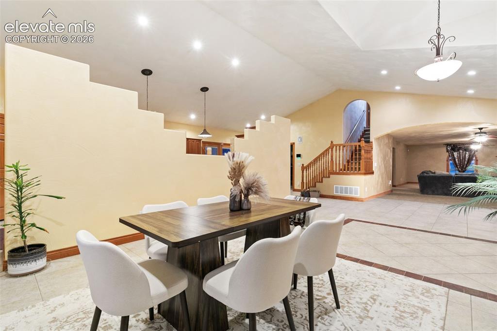 Image 23 of 49: Dining Area