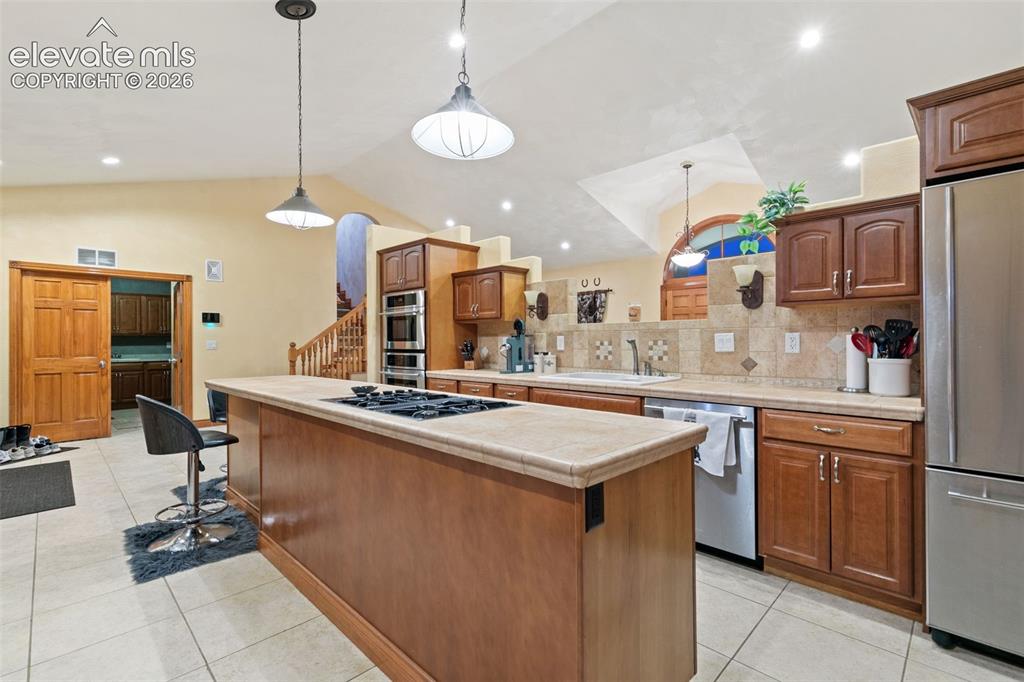 Image 35 of 49: Kitchen