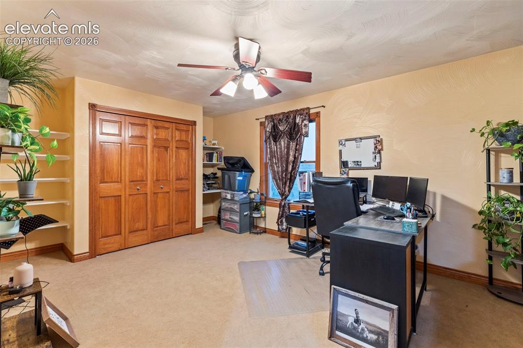 Image 48 of 49: Office