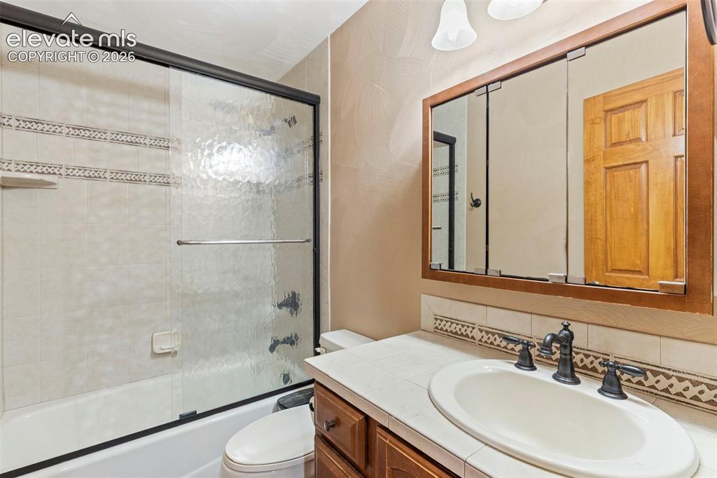 Image 49 of 49: Bathroom