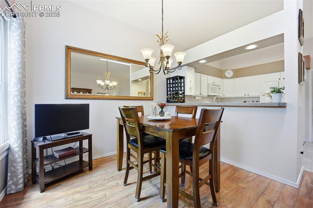 Image 14 of 42: Dining Area