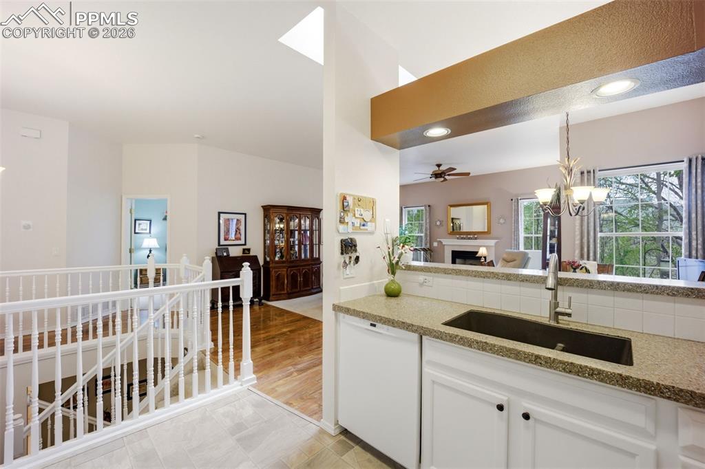 Image 17 of 42: Kitchen
