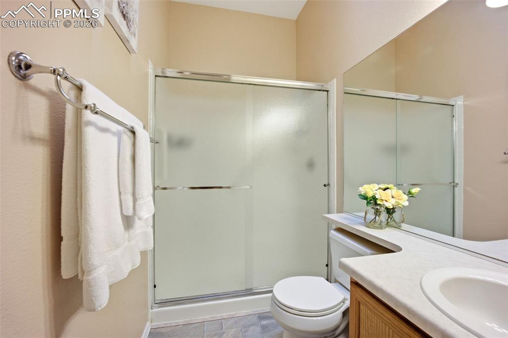 Image 23 of 42: Bathroom