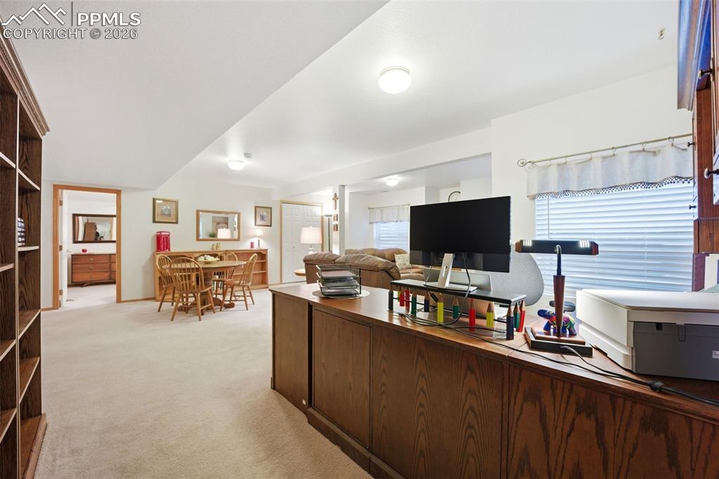 Image 27 of 42: Family Room