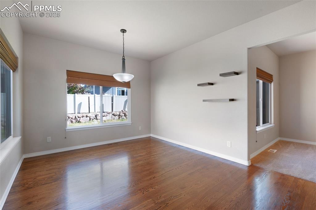 Image 13 of 45: Dining Area