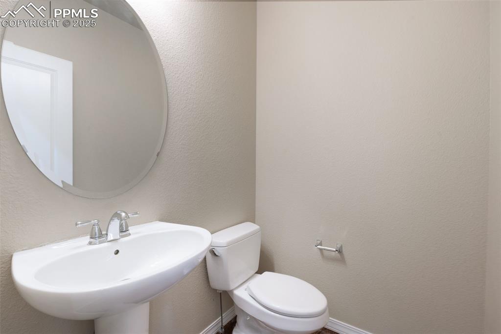 Image 18 of 45: Bathroom