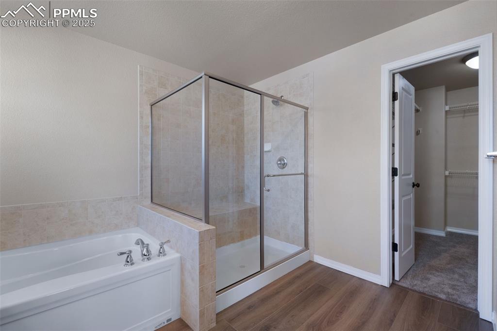 Image 25 of 45: Bathroom