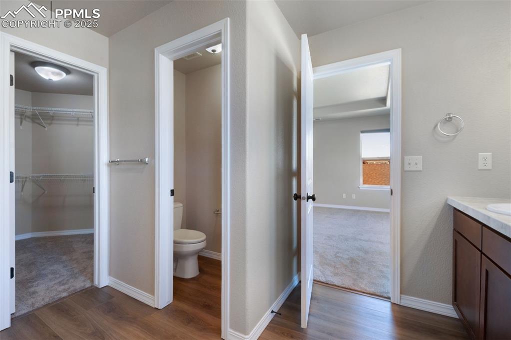 Image 26 of 45: Bathroom