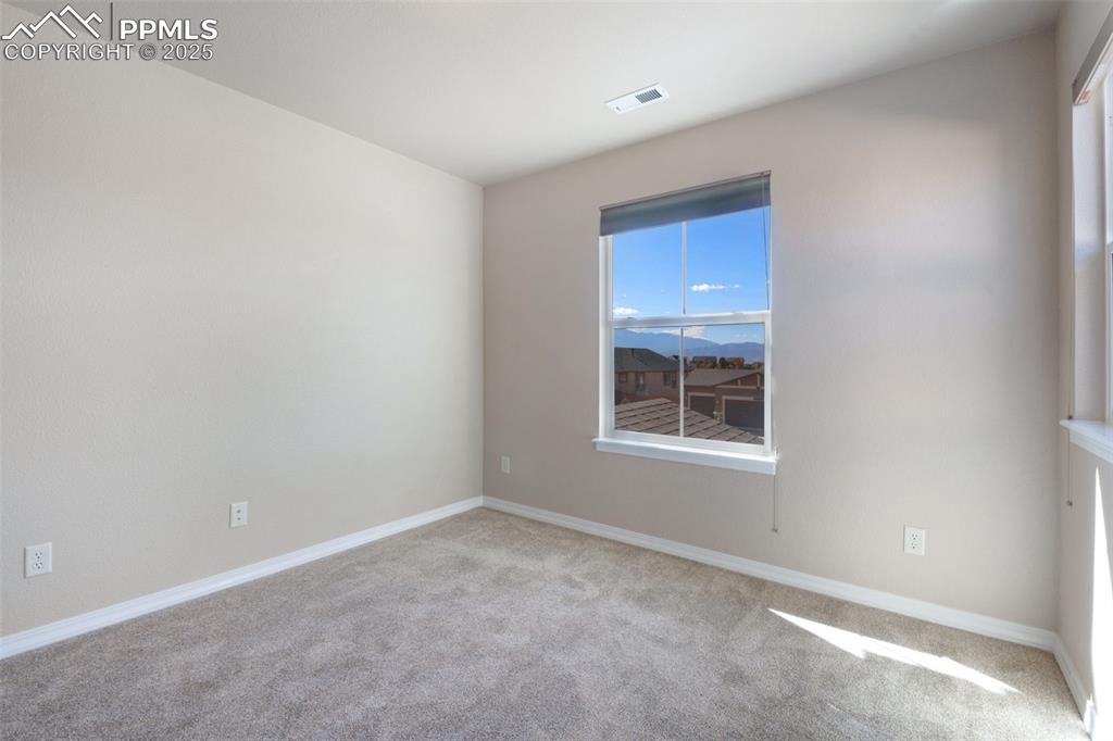 Image 28 of 45: Bedroom