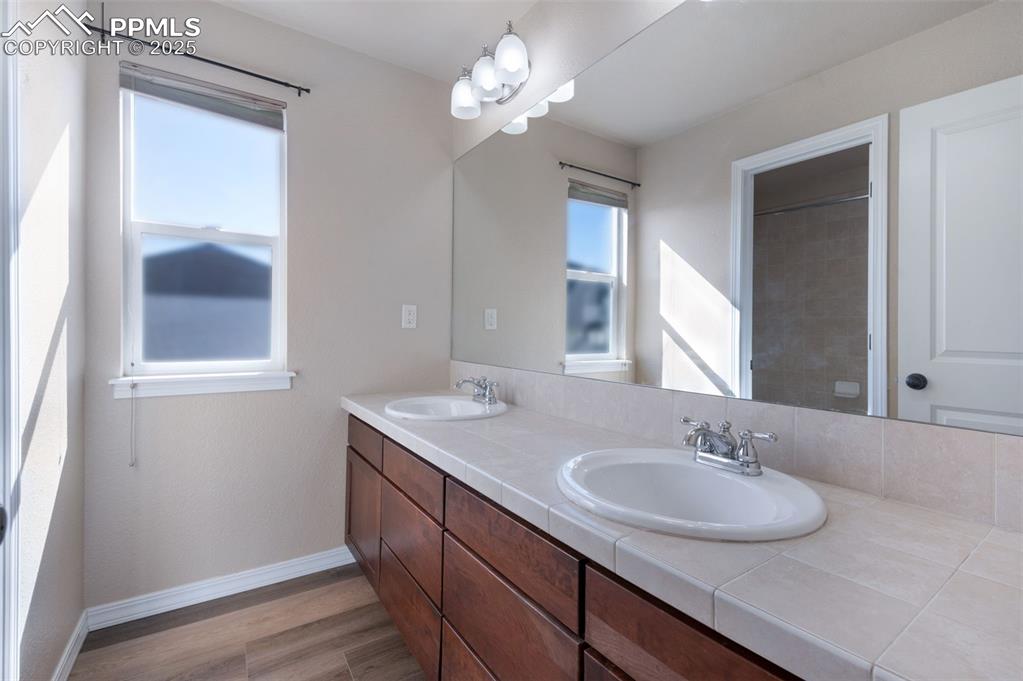 Image 29 of 45: Bathroom