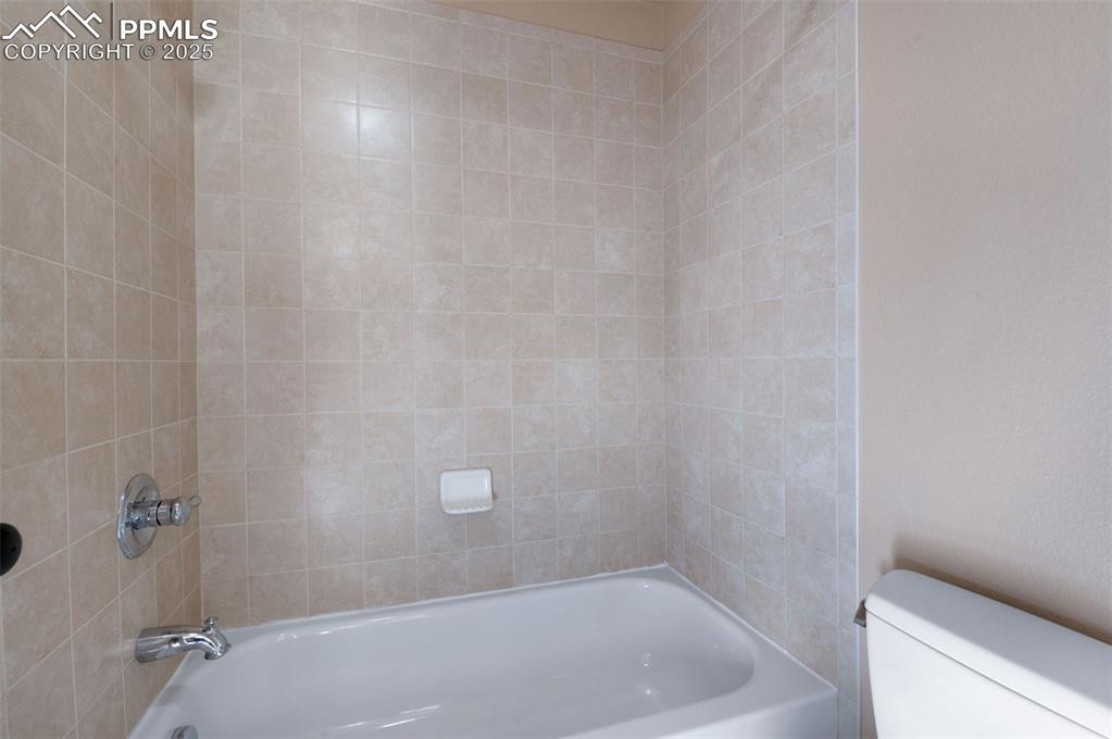 Image 30 of 45: Bathroom