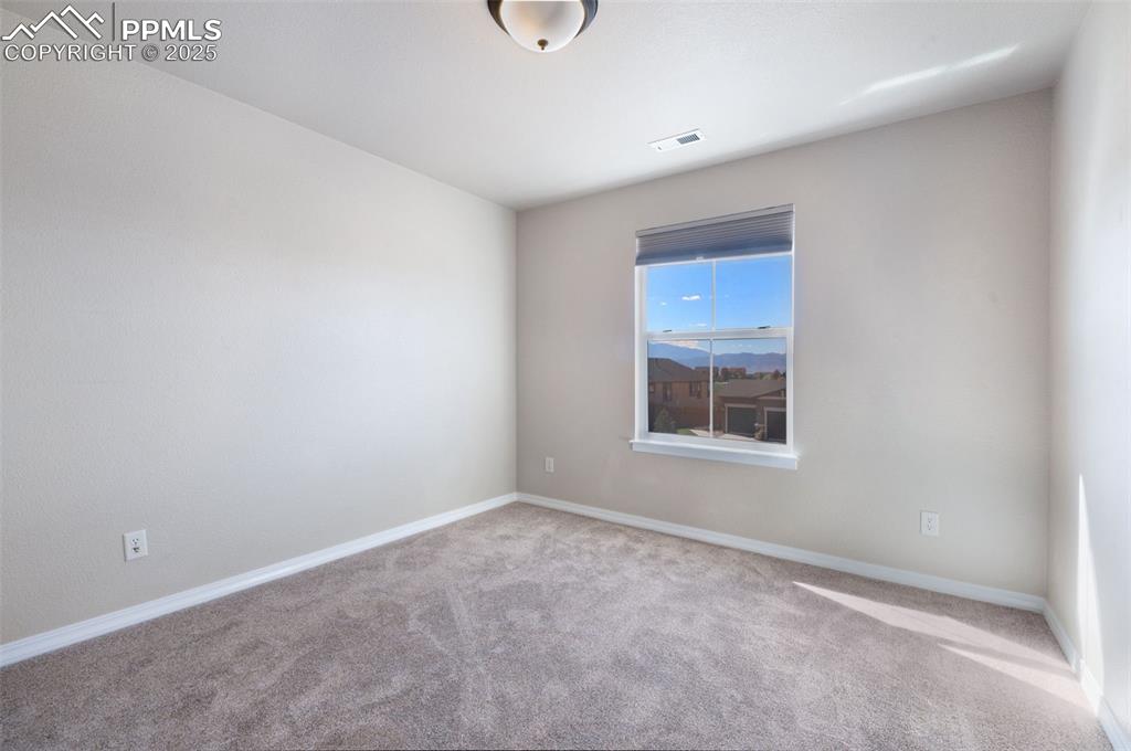 Image 31 of 45: Bedroom