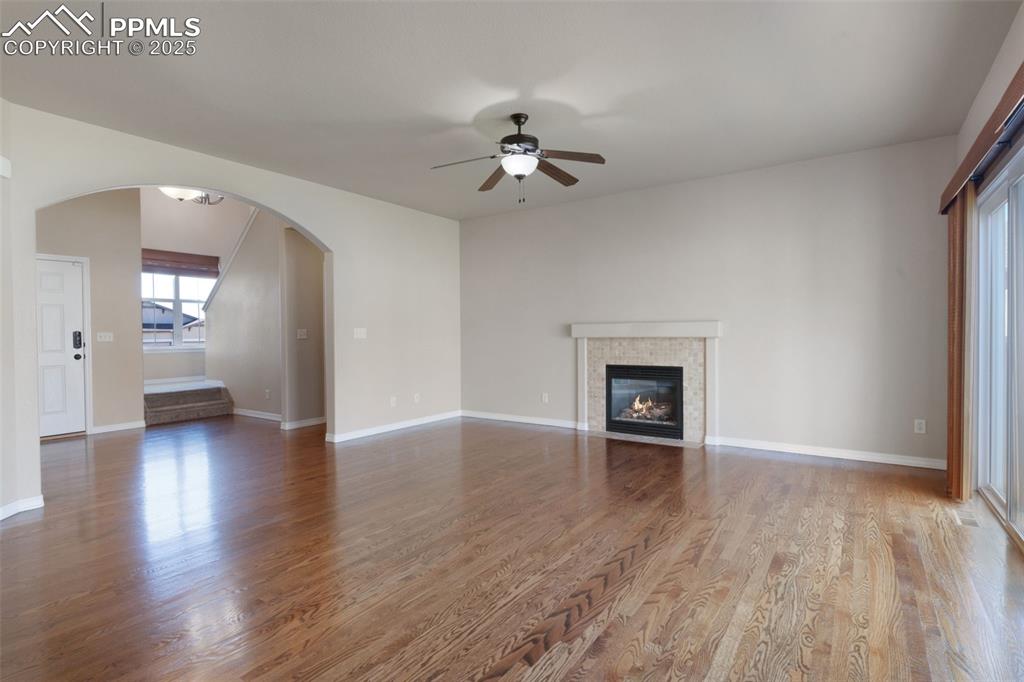 Image 6 of 45: Living Room