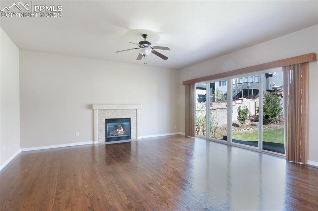 Image 7 of 45: Living Room