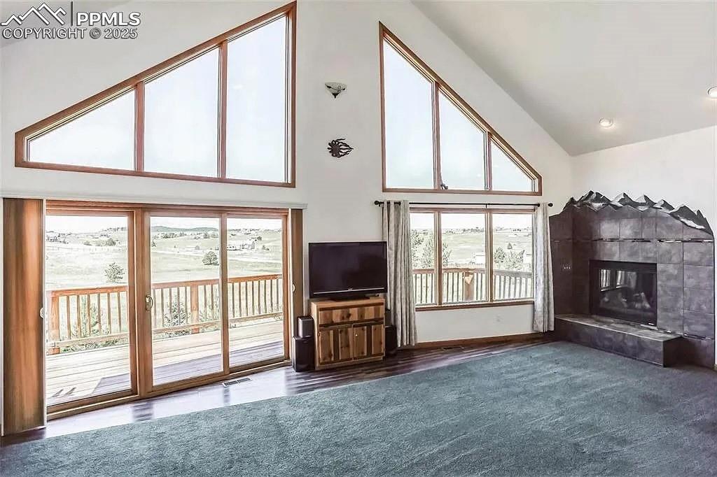 Image 16 of 47: Living Room