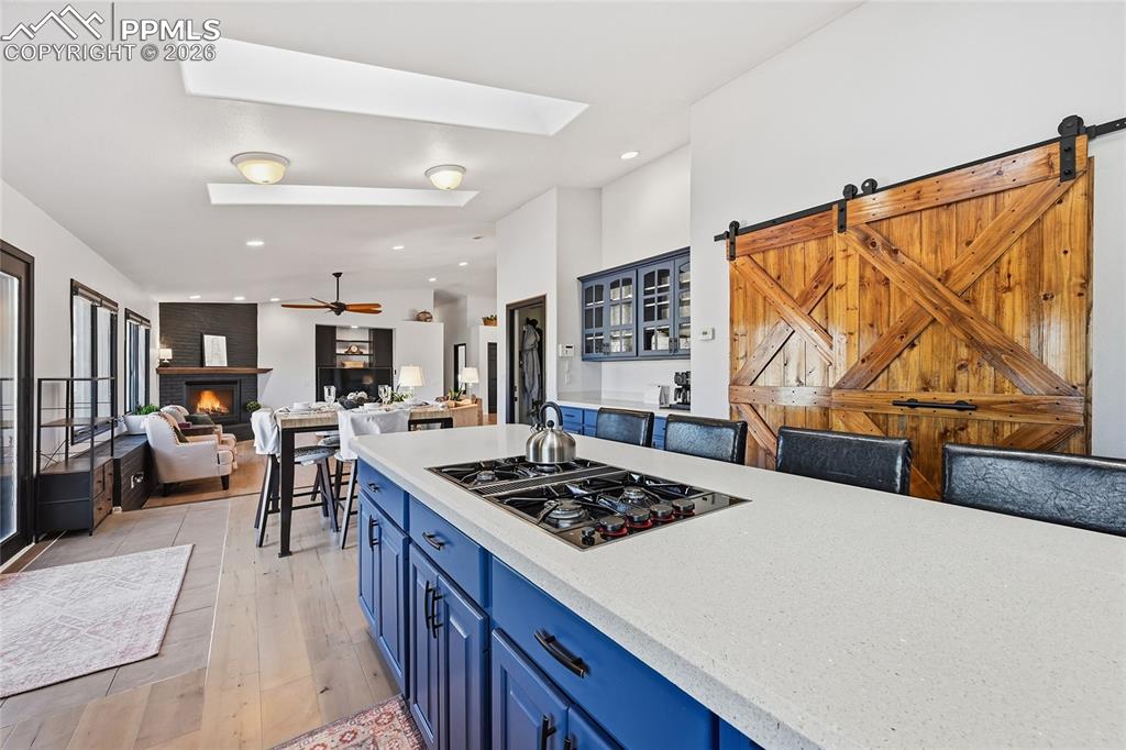 Image 11 of 25: Kitchen