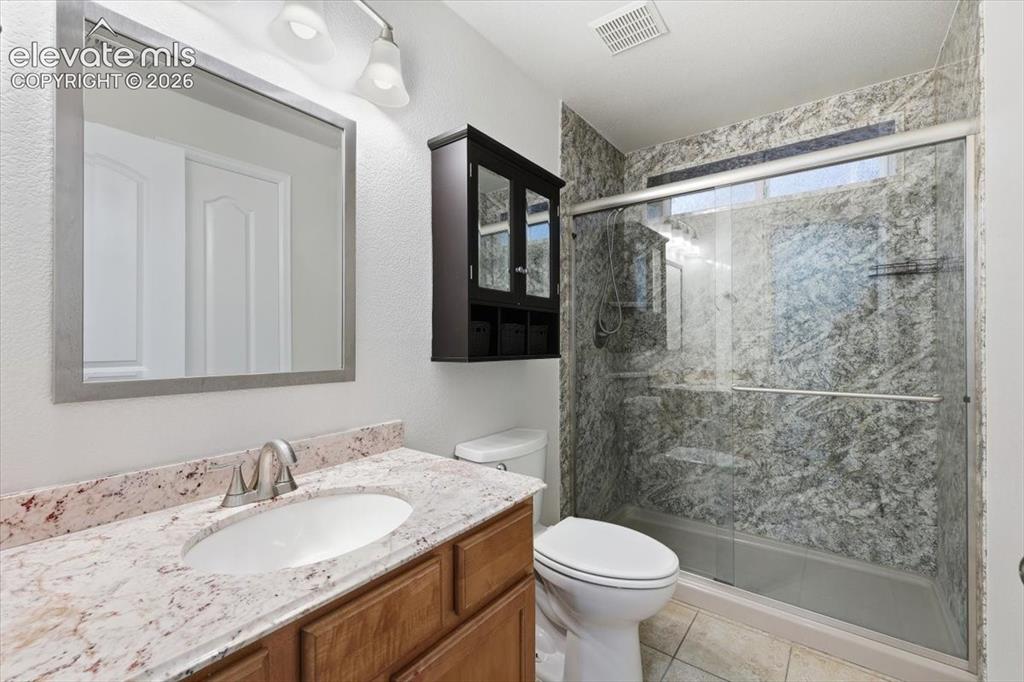 Image 19 of 41: Bathroom
