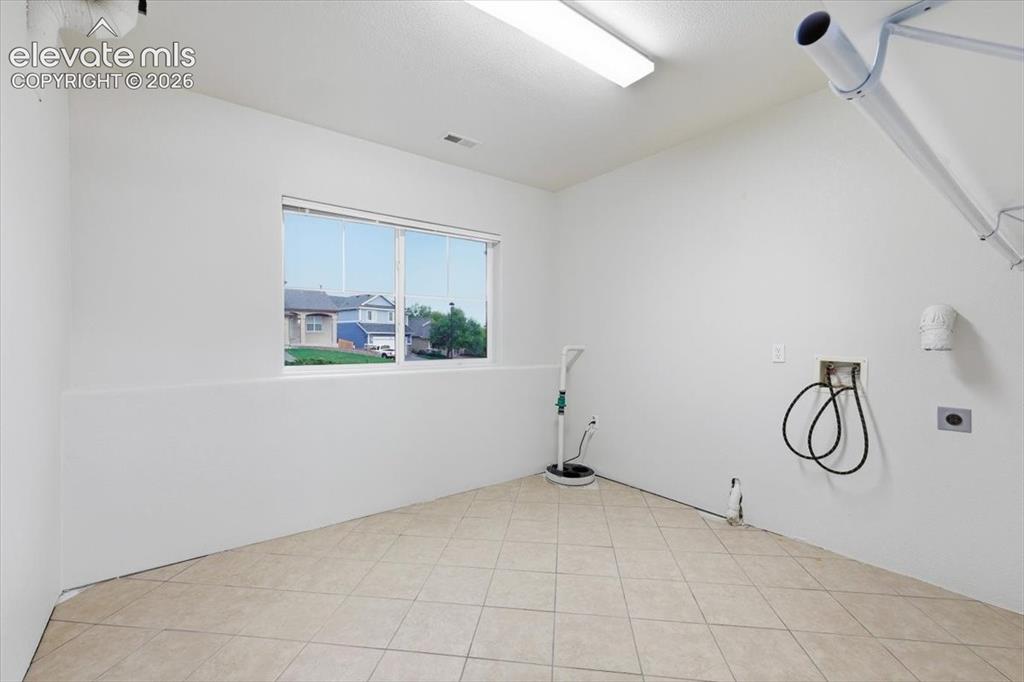 Image 21 of 41: Large enough to serve as a craft room!