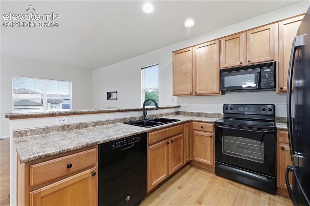 Image 6 of 41: Kitchen