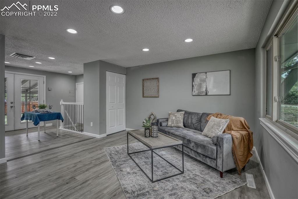 Listing 4825319, Image 4 of 40