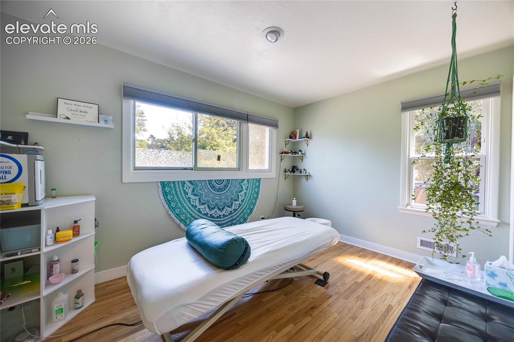Image 9 of 35: Hard-walled office