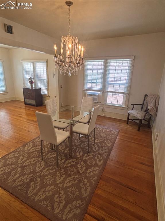 Image 10 of 39: Dining Area