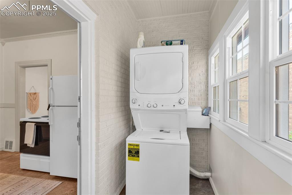 Image 16 of 39: Laundry