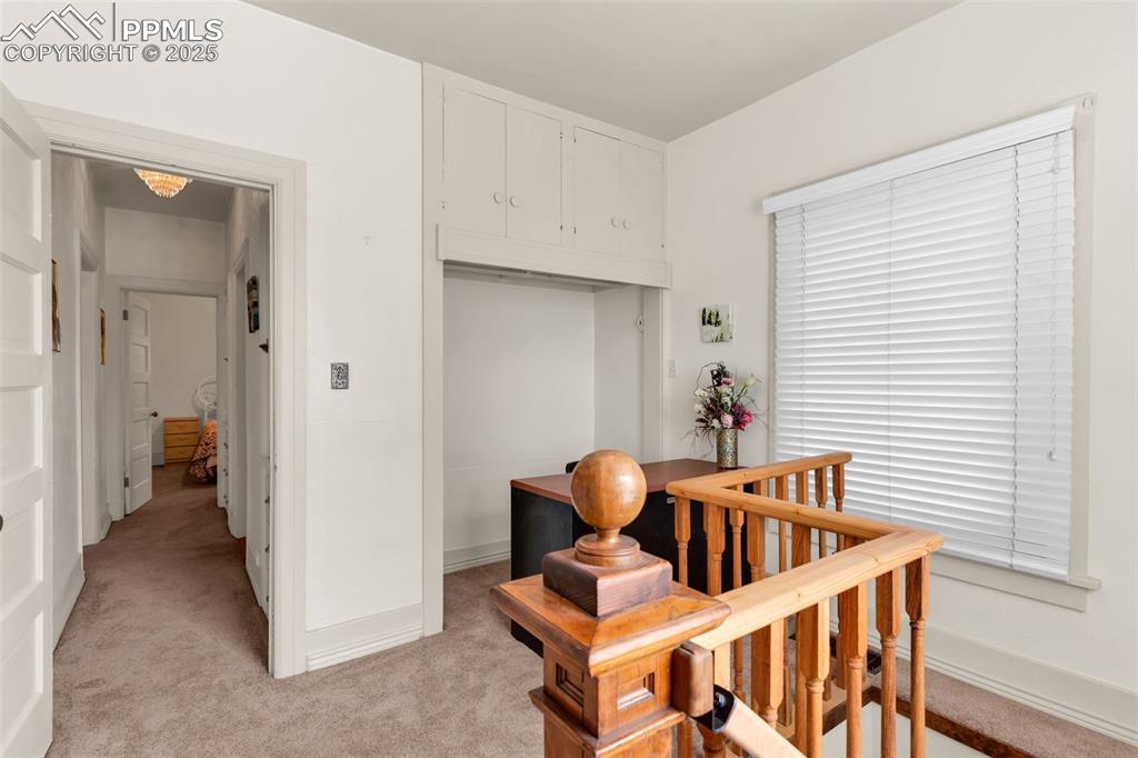 Image 21 of 39: Dining Area