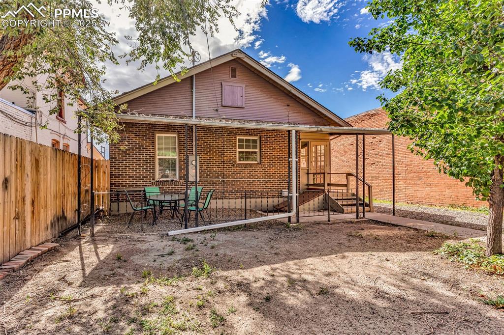 Image 36 of 39: Back of Structure