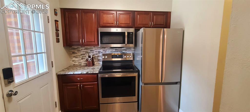 Image 10 of 47: Kitchen
