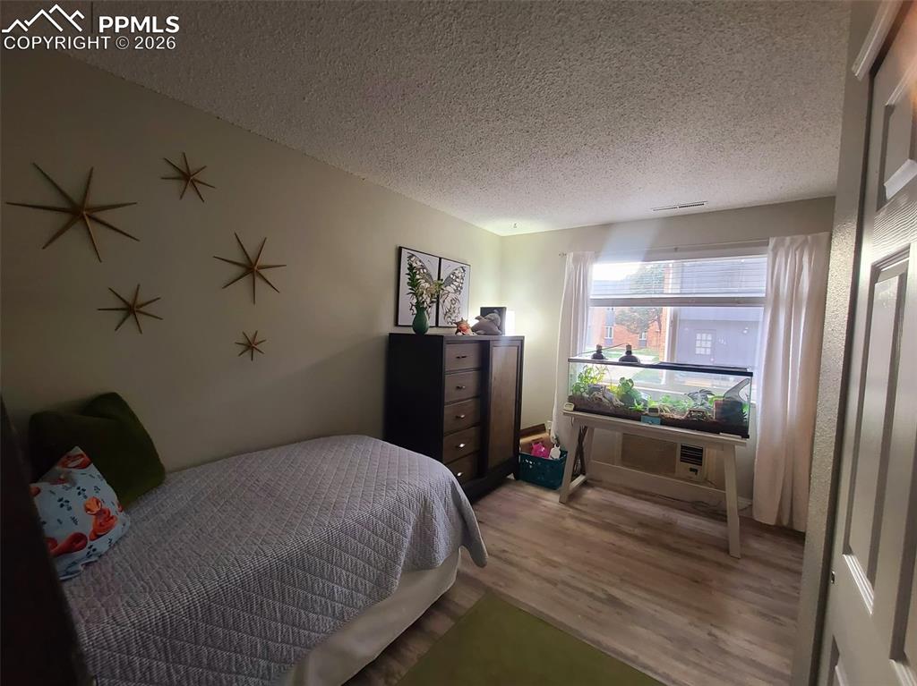 Image 16 of 47: Bedroom