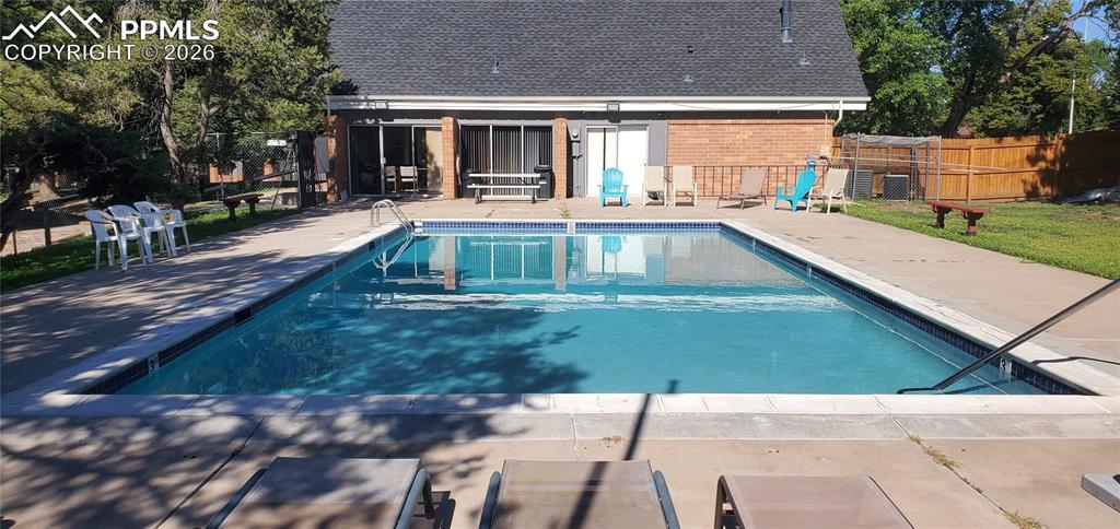 Image 19 of 47: Pool