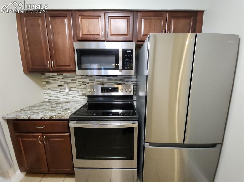 Image 34 of 47: Kitchen