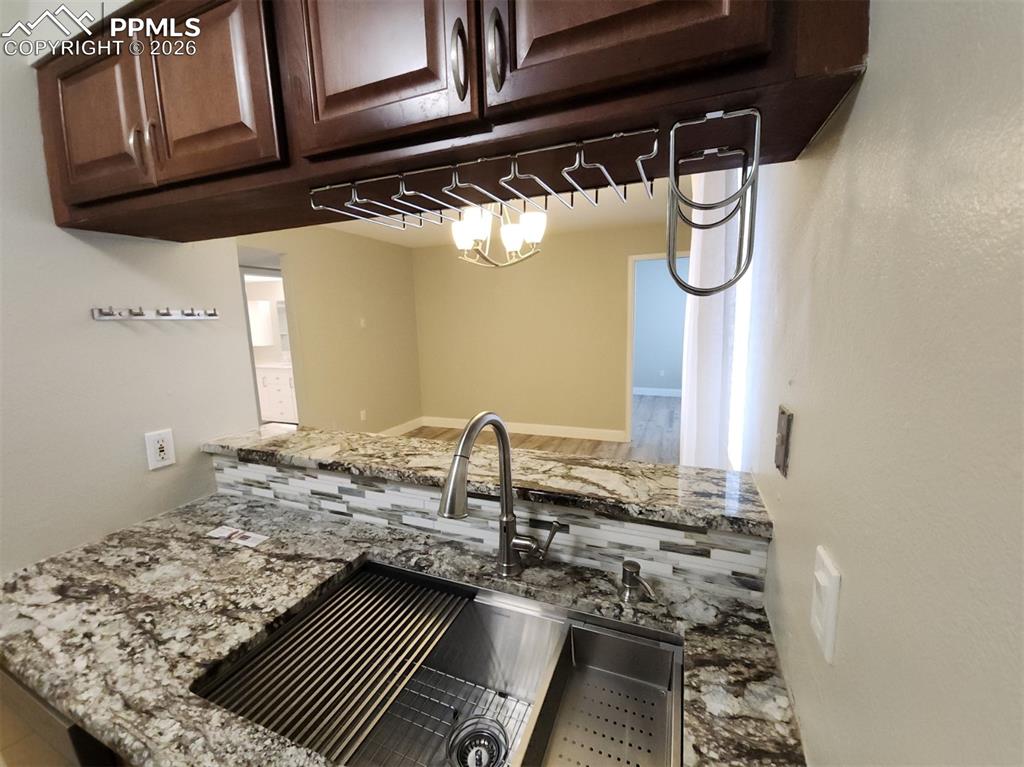 Image 36 of 47: Kitchen