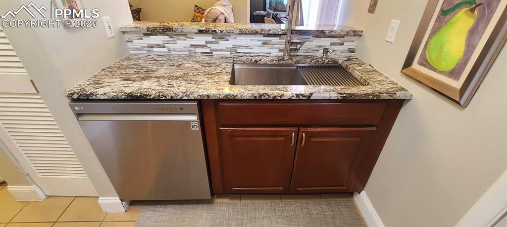 Image 8 of 47: Kitchen