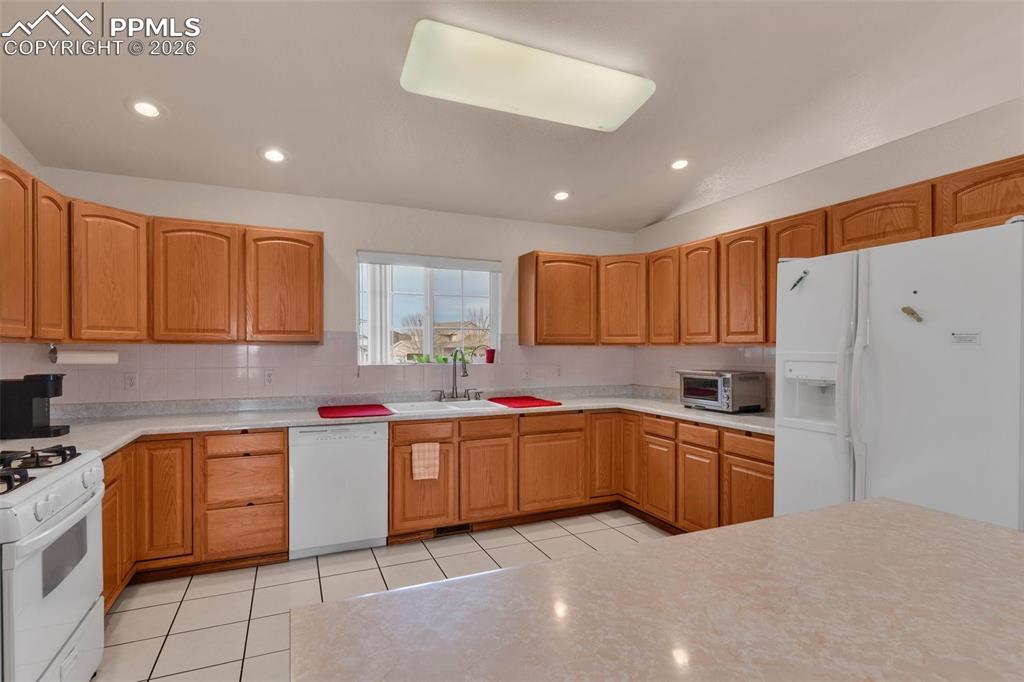 Image 11 of 46: Kitchen