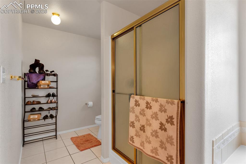 Image 15 of 46: Bathroom