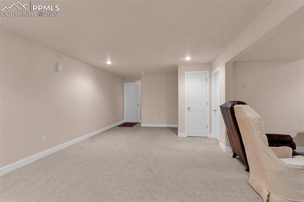 Image 18 of 46: Office