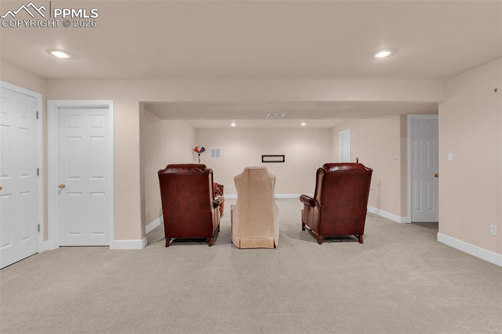 Image 21 of 46: Sitting Room