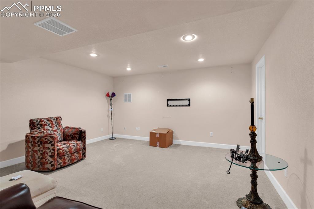 Image 22 of 46: Sitting Room