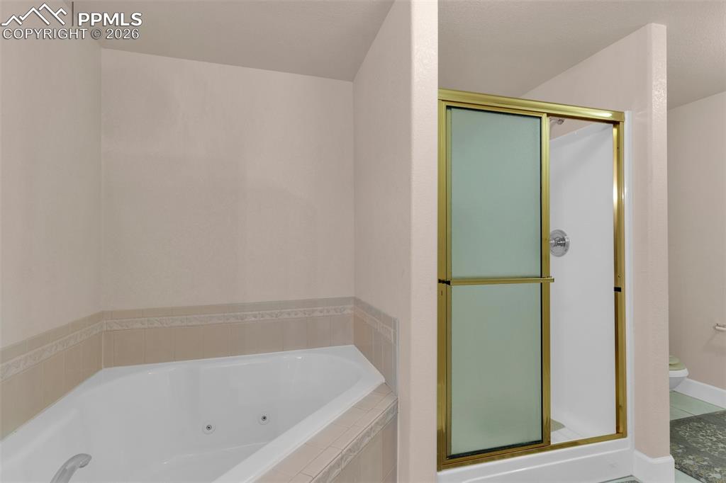 Image 37 of 46: Bathroom