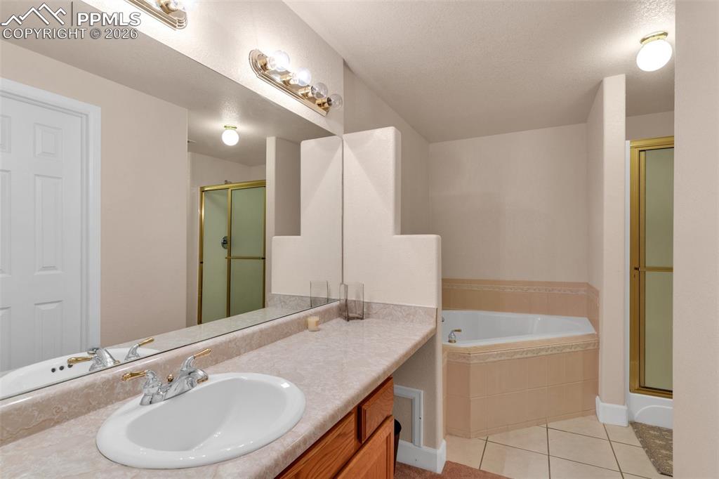 Image 38 of 46: Bathroom