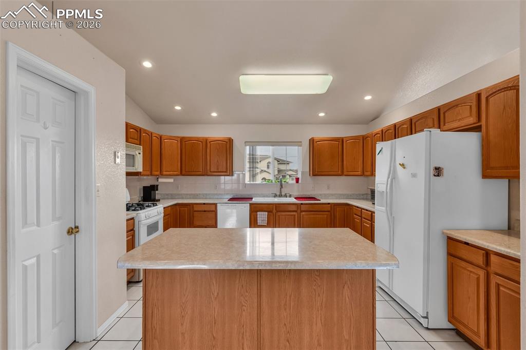 Image 9 of 46: Kitchen