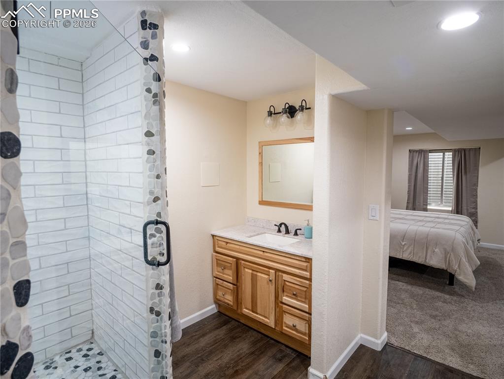 Image 26 of 30: Bathroom