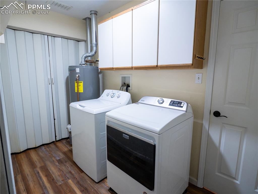 Image 28 of 30: Laundry