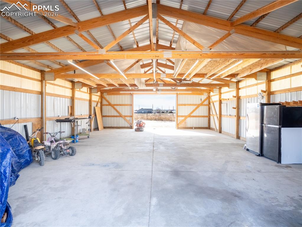 Image 3 of 30: Garage